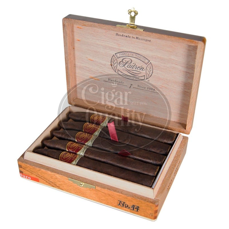Padron Family Reserve 44 Years 01
