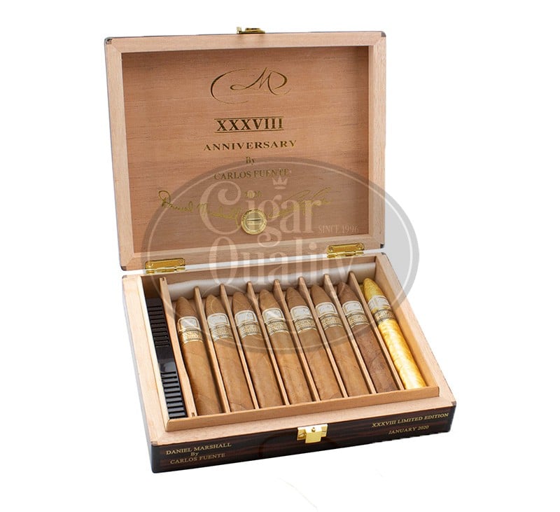 20220722064242 daniel marshall x fuente 38th anniversary humidor 822.jpg