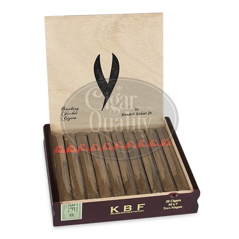 20220715122347 smoking jacket cigars toro magno 01.jpg