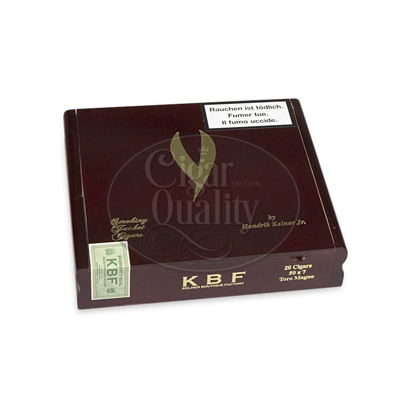 20220715122351 smoking jacket cigars toro magno 03.jpg